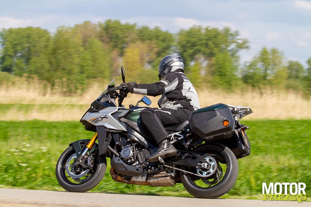 Motorfreaks Vergelijk Kawasaki Versys 1000SE Versus Suzuki GSX