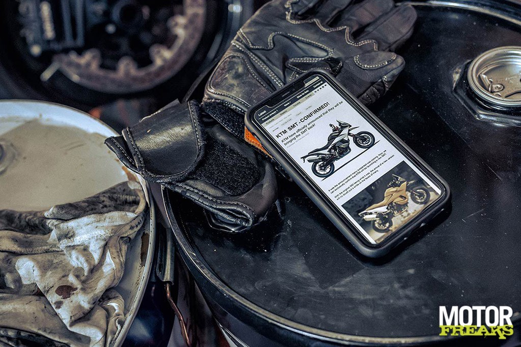 A little more details on the web of KTM 890 SMT