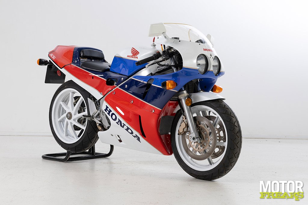 Bonhams auctions Honda RC30 with only 121 miles on the clock