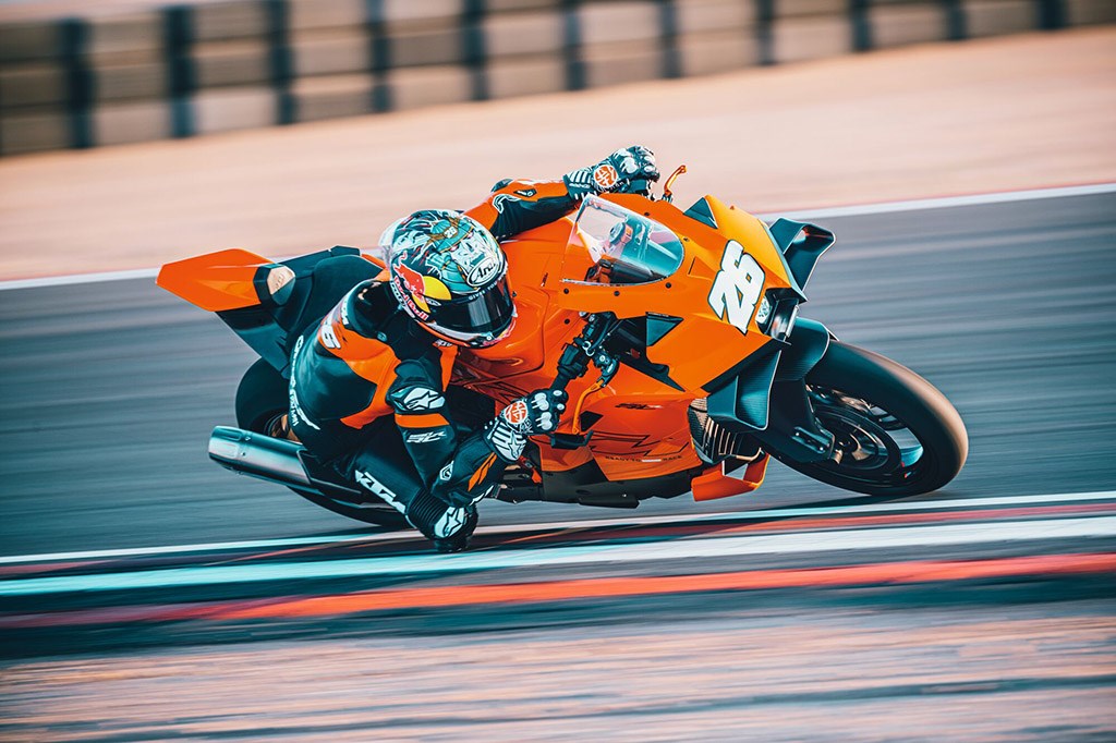 KTM 990 RC R: the super sport is back – with serious intentions