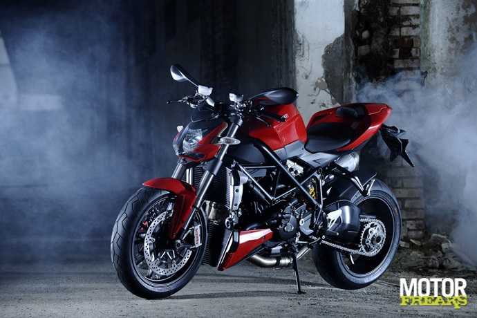 Ducati_Streetfighter_statisch_3.jpg