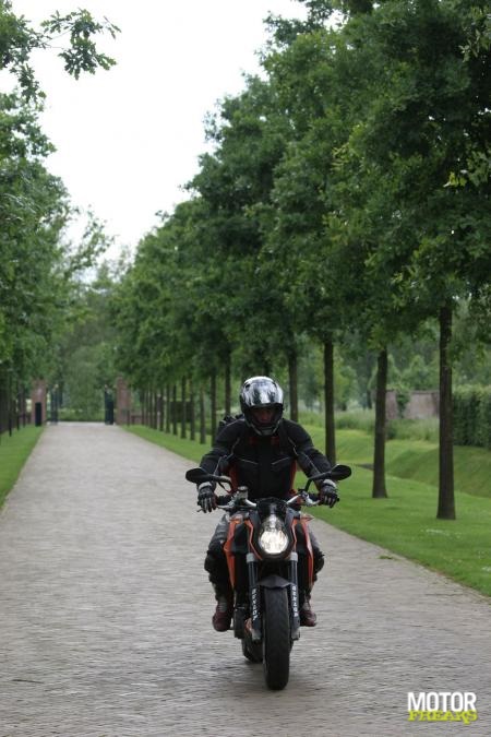 ktm_superduke_990_1_2_l.jpg