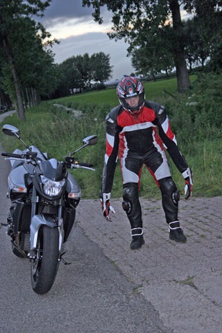 Suzuki_B-King_IMG_9928B.jpg