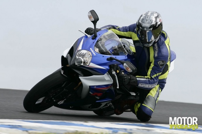 gsx-r1000_k7_2_1.jpg