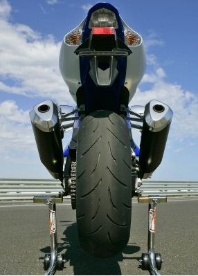 gsx-r1000_k7_2_2.jpg