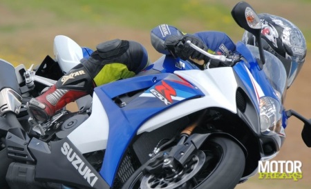 gsx-r1000_k7_2_4.jpg