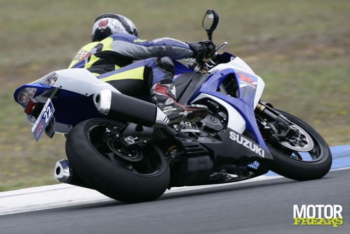 gsx-r1000_k7_2_6.jpg