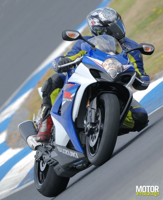 gsx-r1000_k7_3_2.jpg