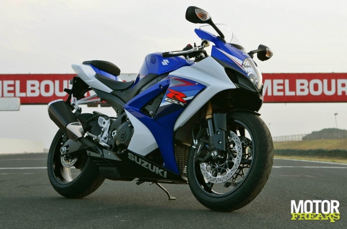 gsx-r1000_k7_4_1.jpg