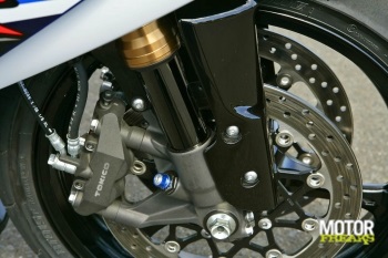 gsx-r1000_k7_4_6.jpg