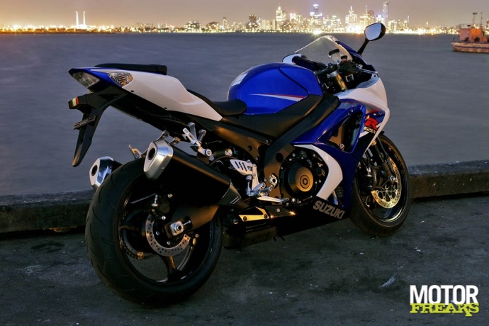 gsx-r1000_k7_5_1.jpg