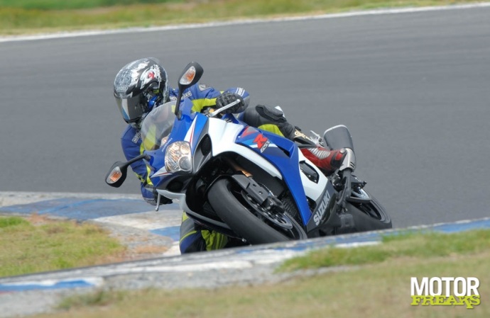 gsx-r1000_k7_5_4.jpg