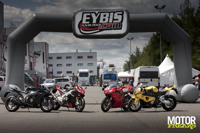 Superbikes op Magny Cours