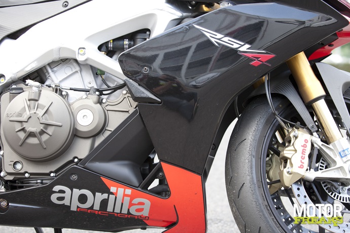 Superbikes op Magny Cours: Aprilia RSV4 Factory APRC