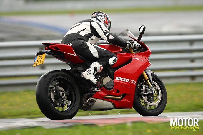 Ducati 2014_1199_Panigale_R_RTN24076