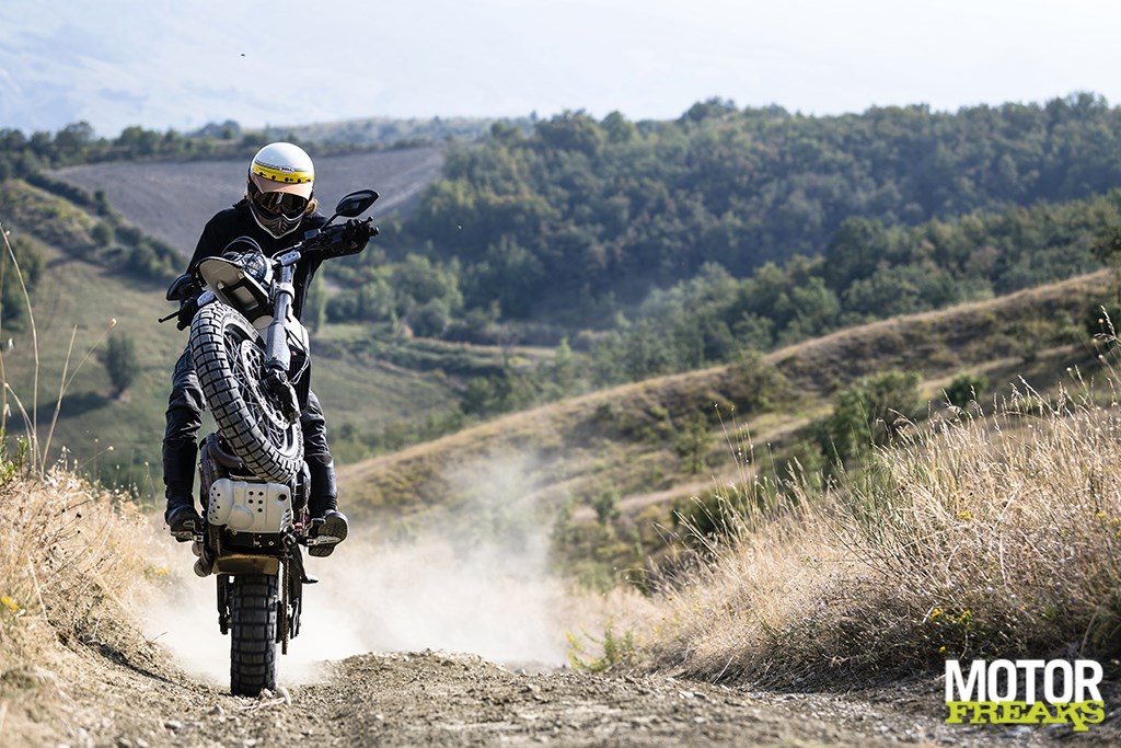 ducati_scrambler_desert_sled_ambience_05-1