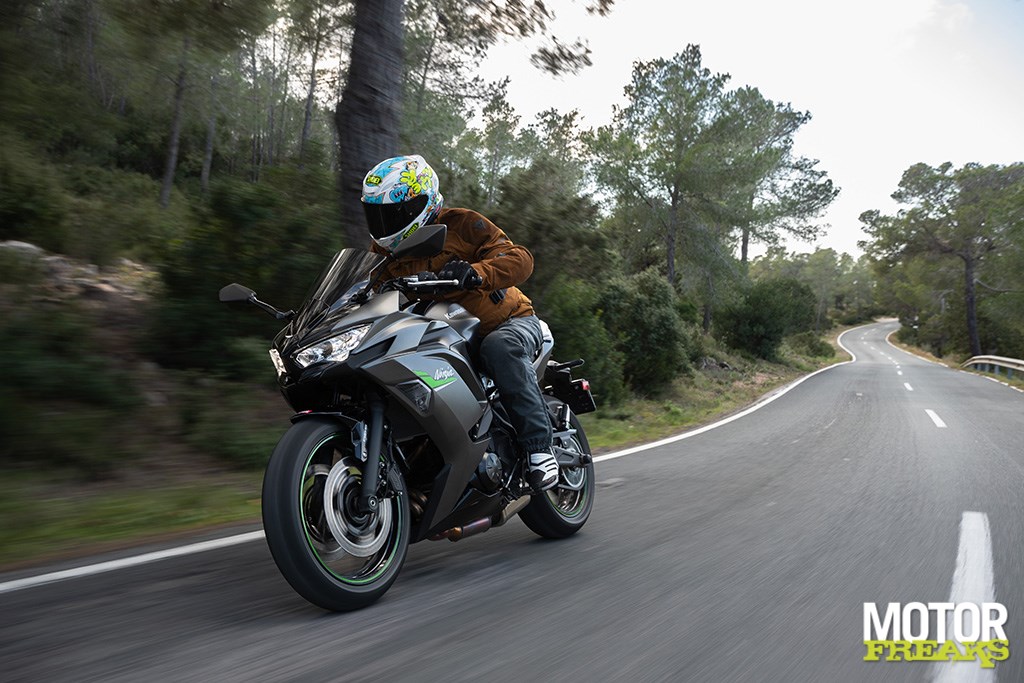 kawasaki_my23_ninja_650_2-1