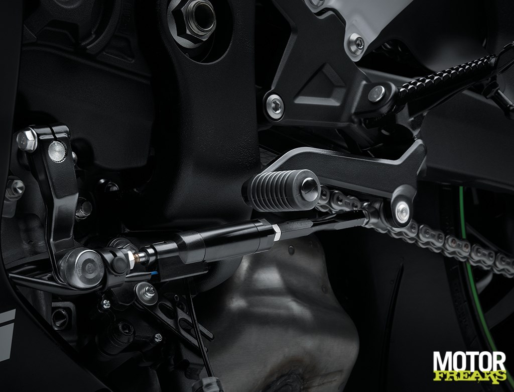 kawasaki_zx-10rr_14-1