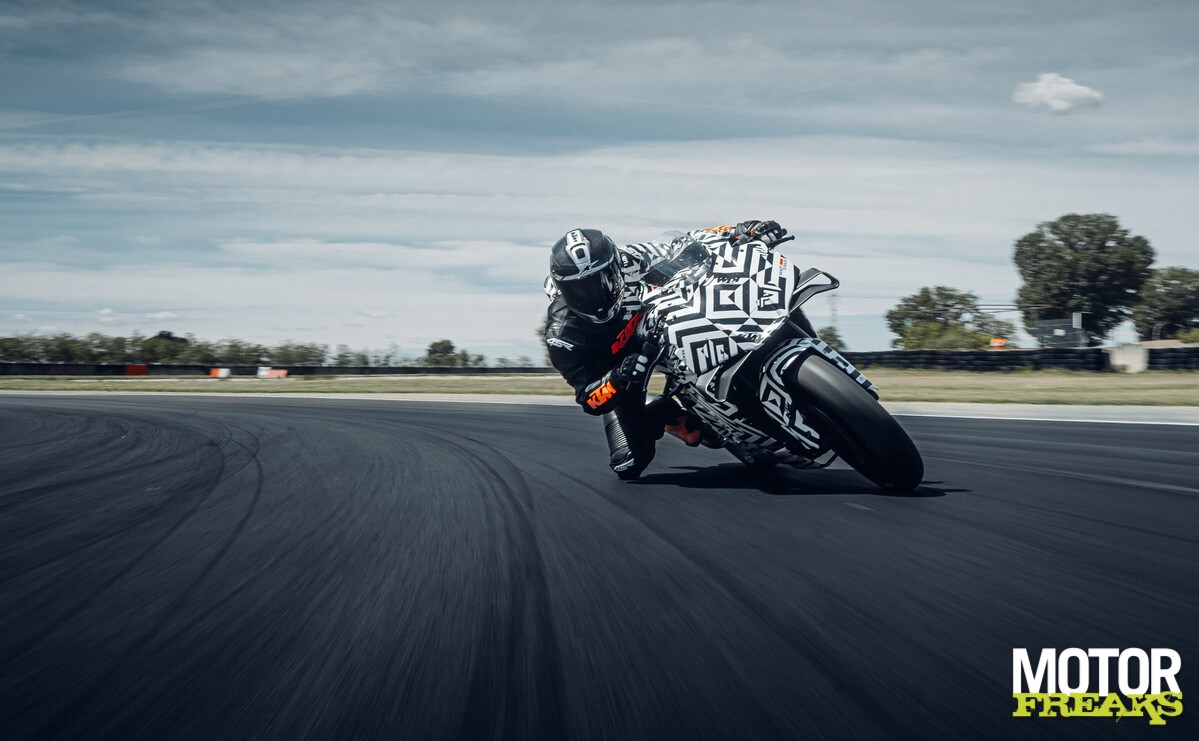 ktm_my25_990_rc_r_4-1