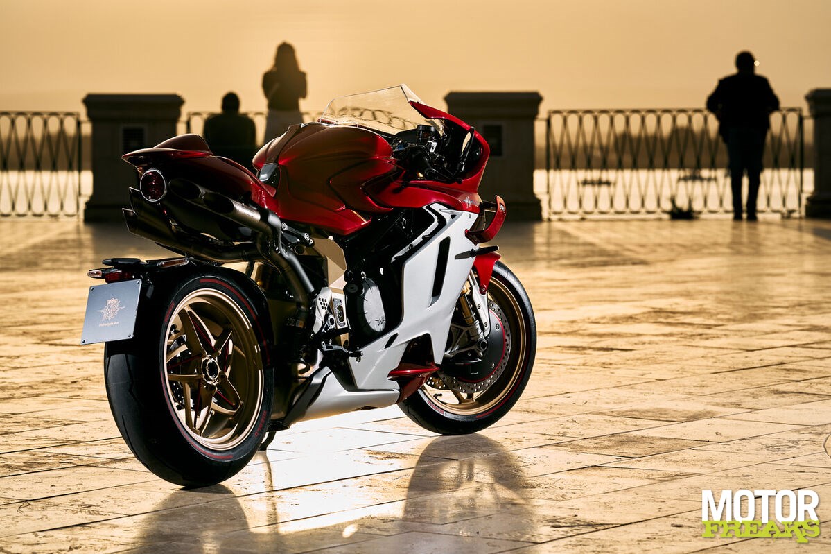 mv_agusta_superveloce_1000_oro_20-1