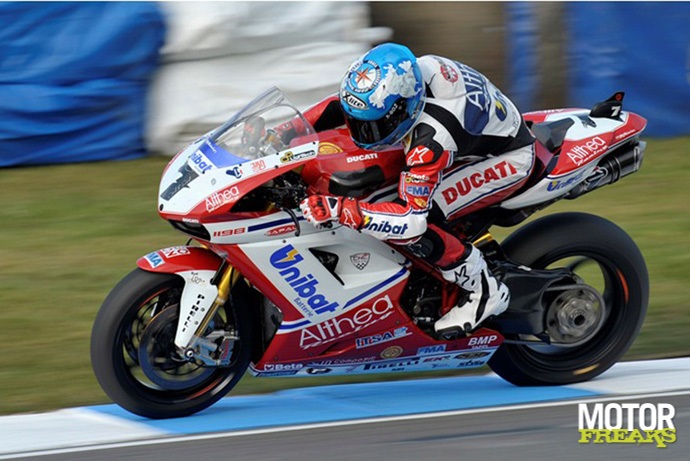 Carlos_Checa_Ducati_Donington_2011