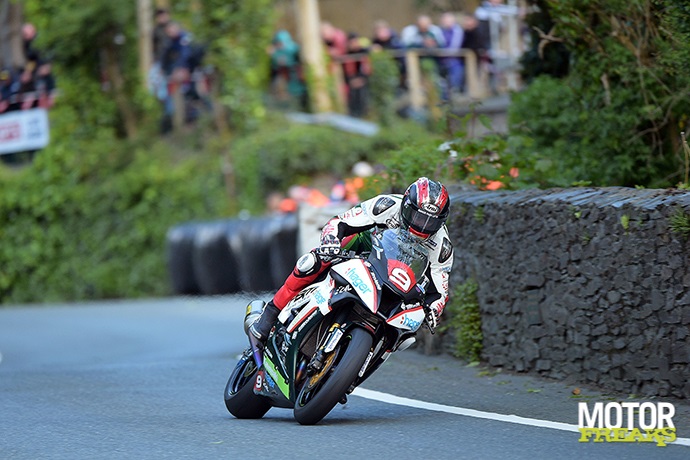Ian Hutchinson_Superstock_TT