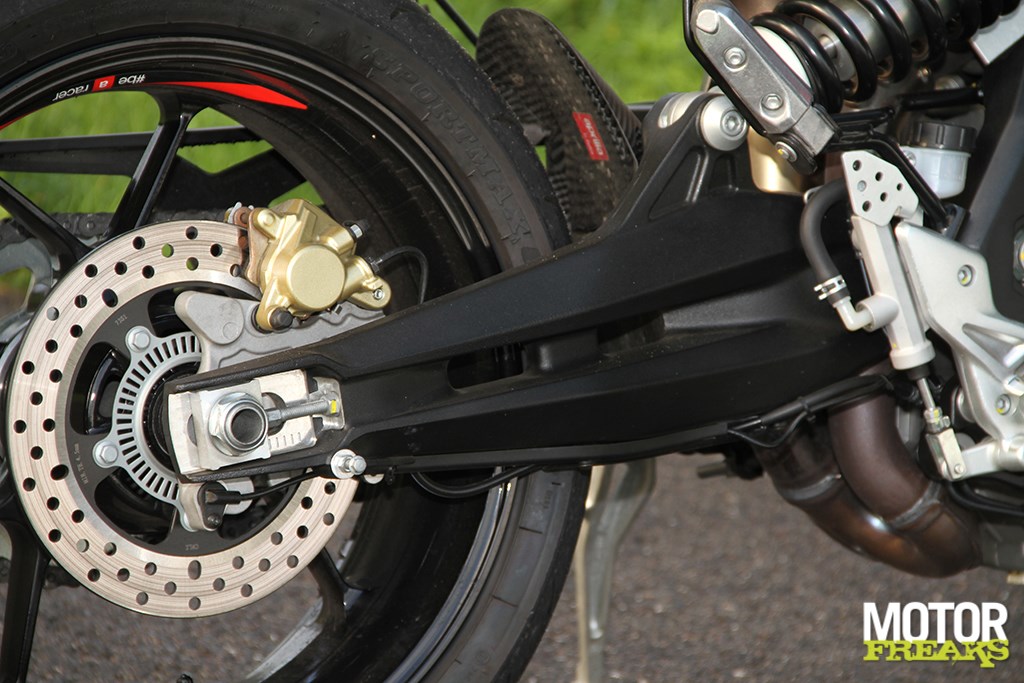 aprilia_dorsoduro_900_16