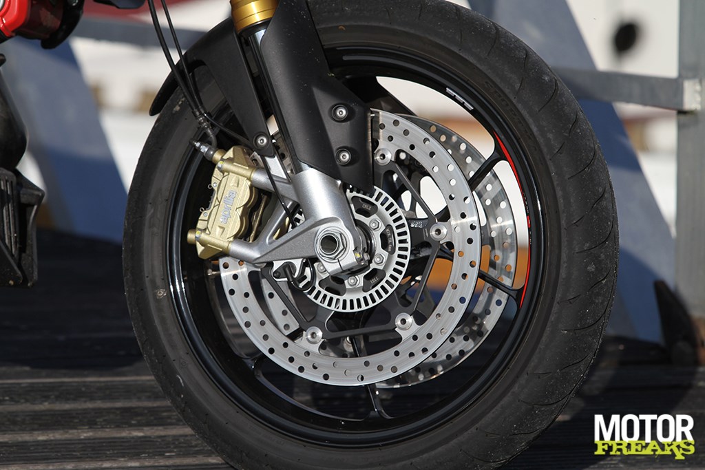 aprilia_dorsoduro_900_32