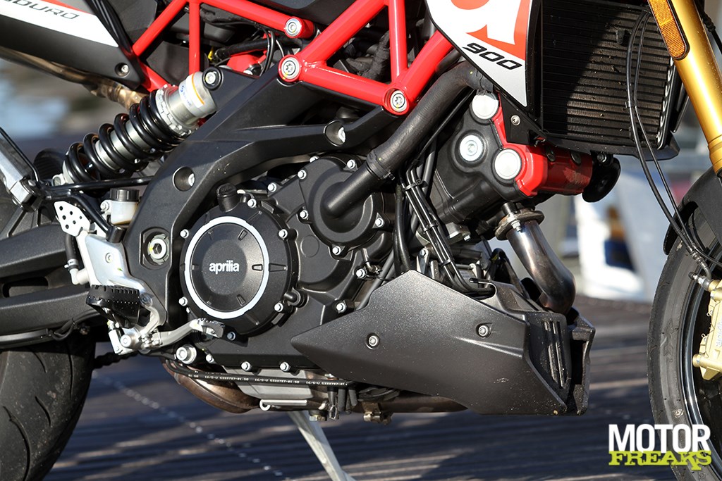 aprilia_dorsoduro_900_37