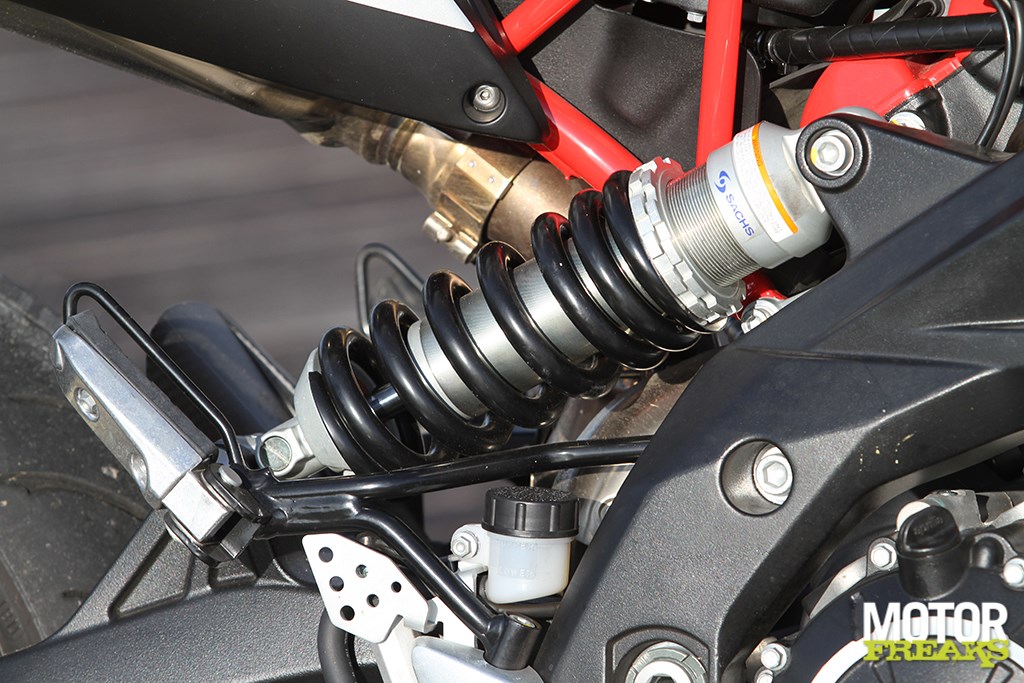 aprilia_dorsoduro_900_38