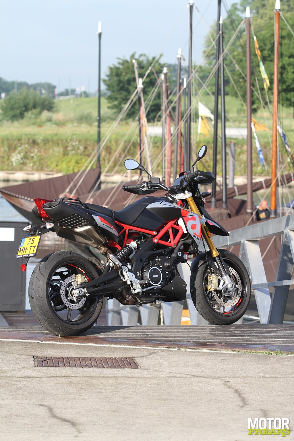 aprilia_dorsoduro_900_39