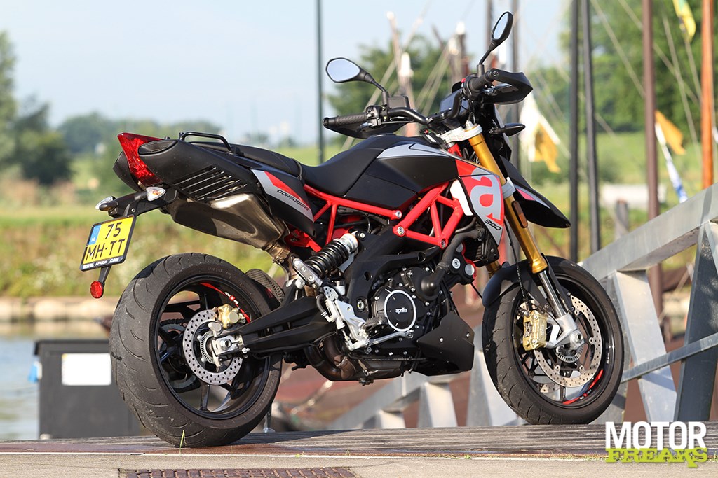 aprilia_dorsoduro_900_40