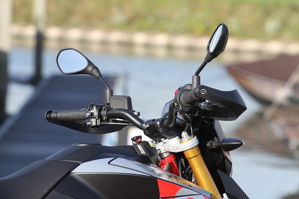 aprilia_dorsoduro_900_41