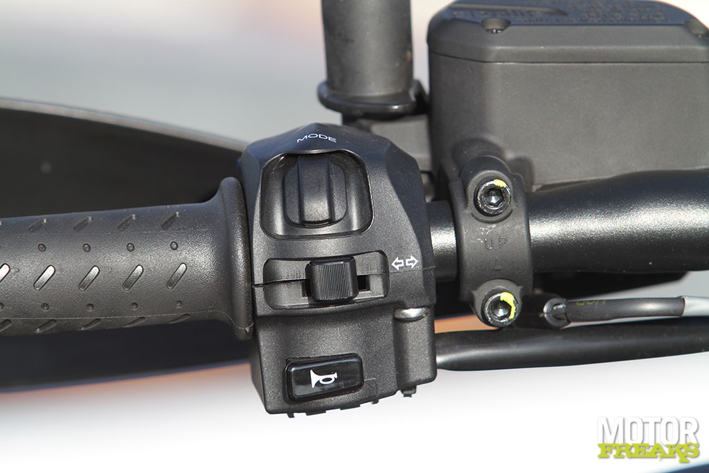 aprilia_dorsoduro_900_42