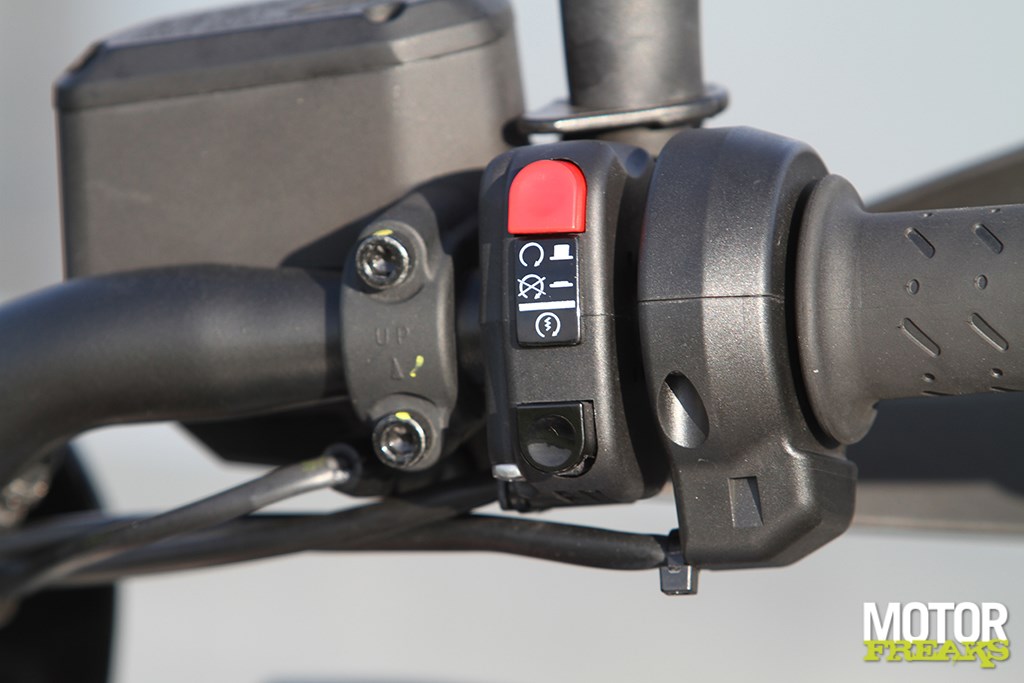 aprilia_dorsoduro_900_43