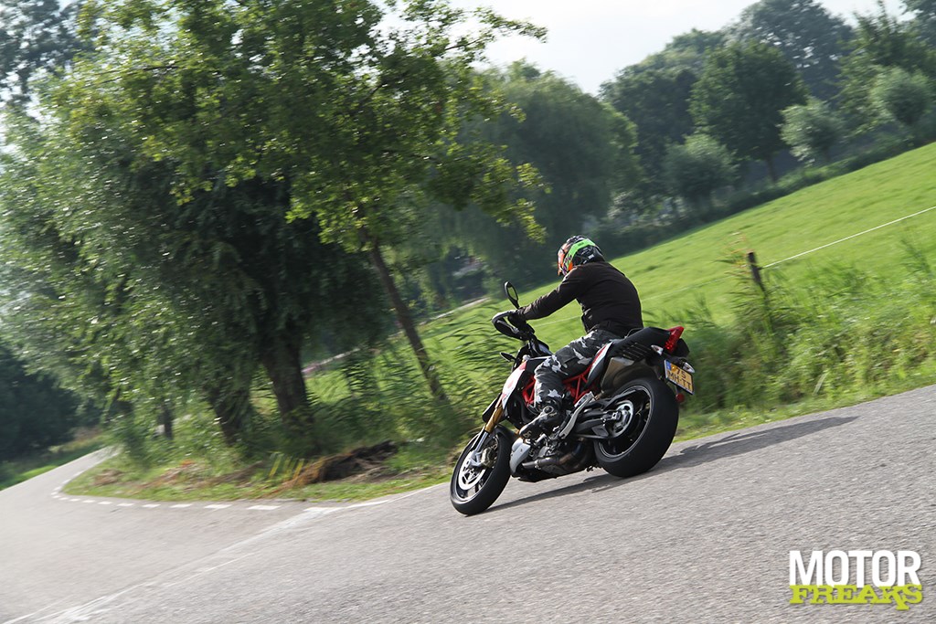 aprilia_dorsoduro_900_70