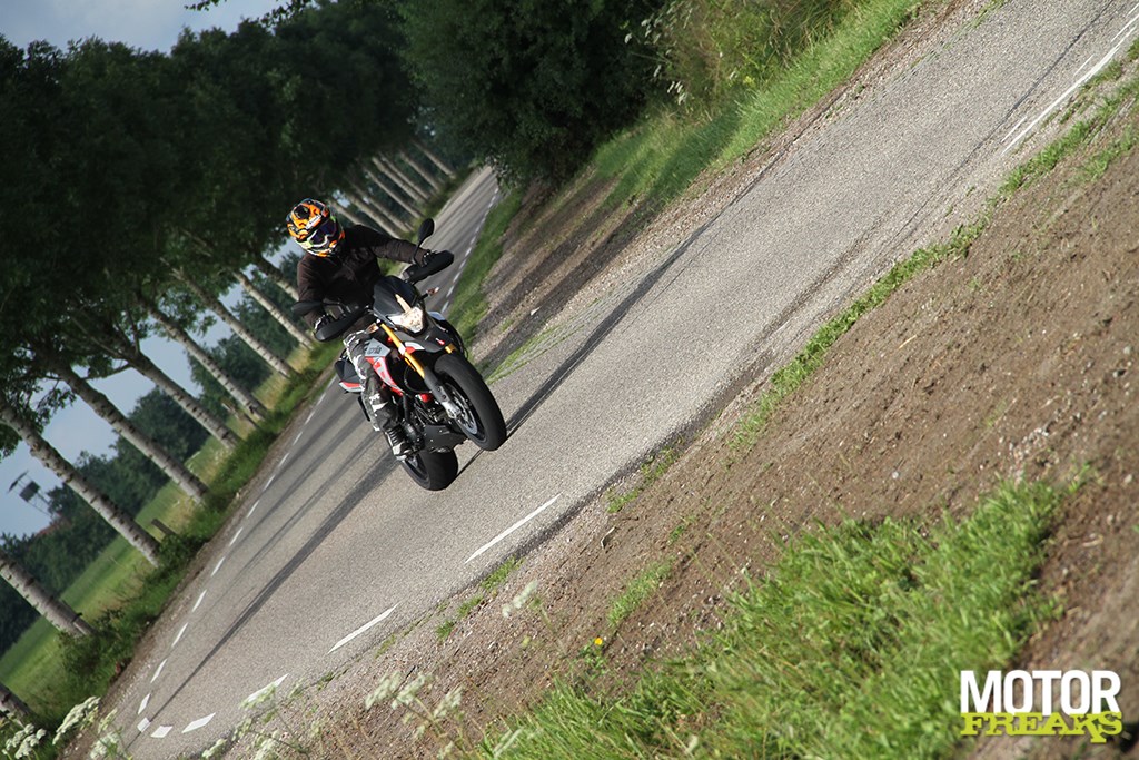 aprilia_dorsoduro_900_73