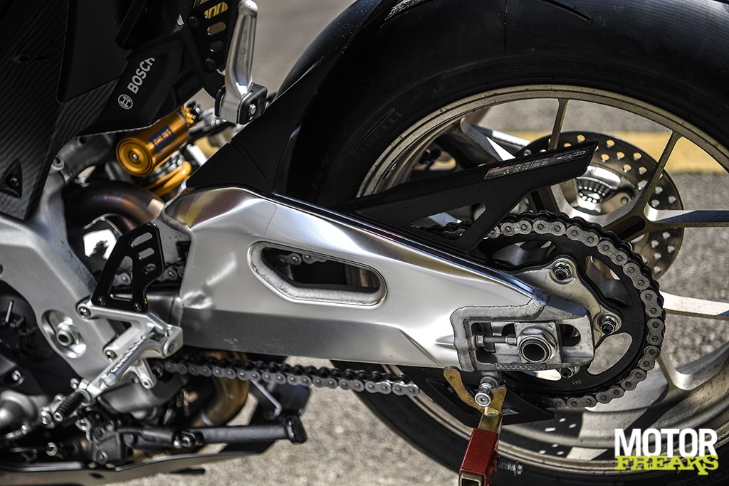 aprilia_rsv4_1100_factory_17