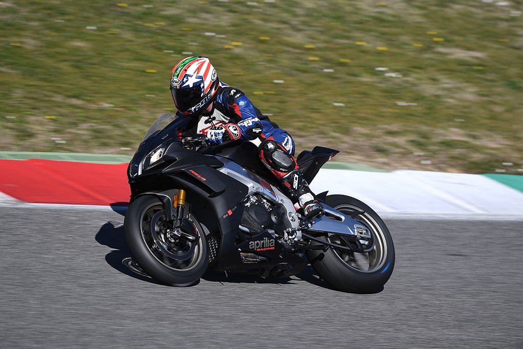 aprilia_rsv4_1100_factory_35