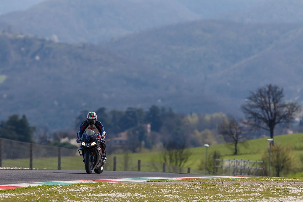 aprilia_rsv4_1100_factory_48