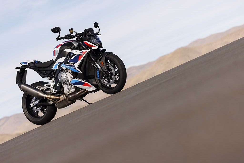 bmw_my23_m1000r_15-1