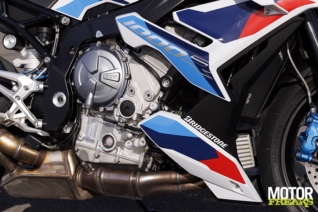bmw_my23_m1000r_19