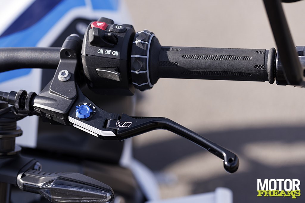 bmw_my23_m1000r_23-1