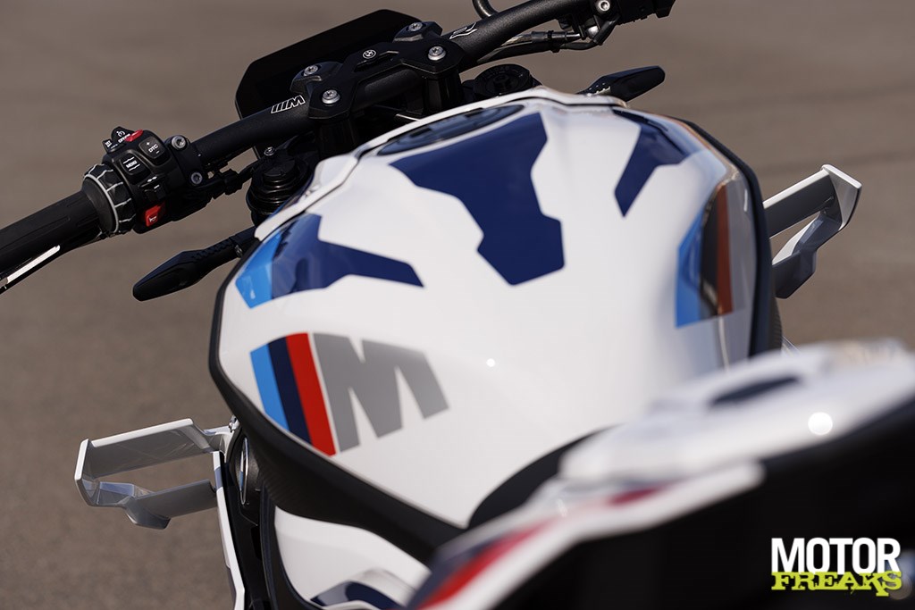 bmw_my23_m1000r_24-1