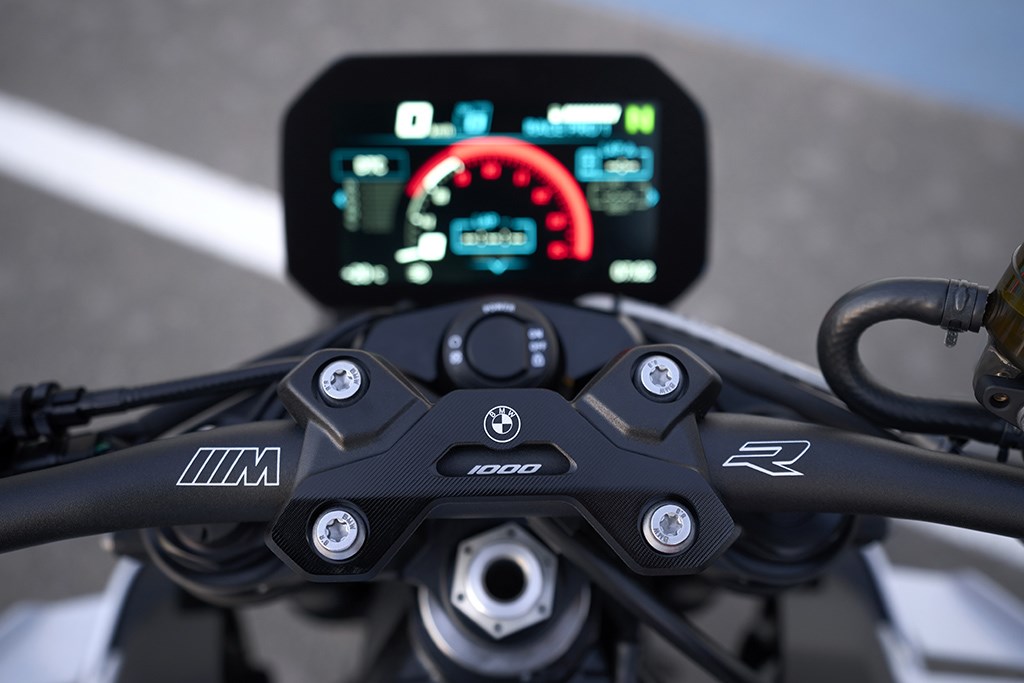 bmw_my23_m1000r_34