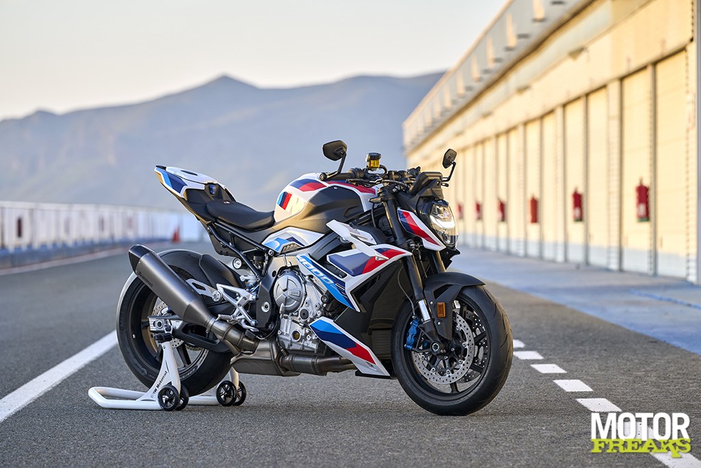 bmw_my23_m1000r_40