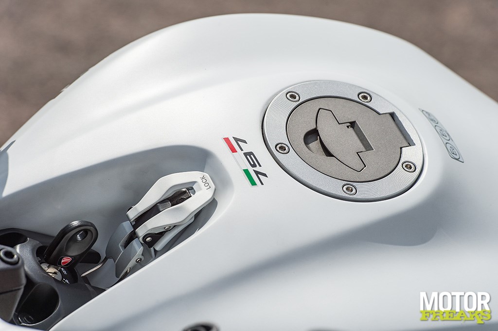 ducati_my17_monster_797_30