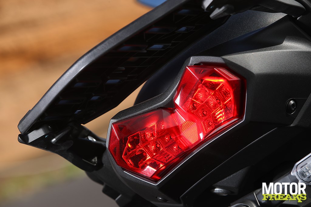 kawasaki_my19_versys_1000_se_54