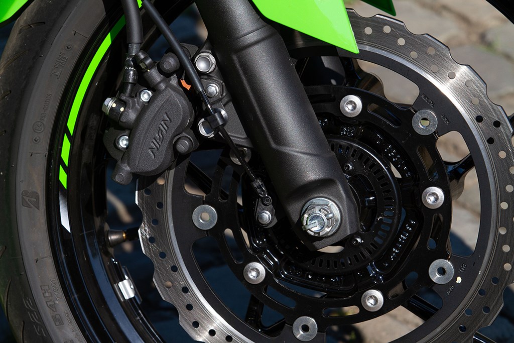 kawasaki_my23_ninja_400_32