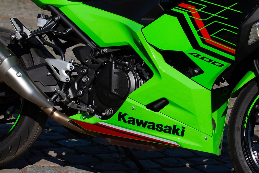 kawasaki_my23_ninja_400_33